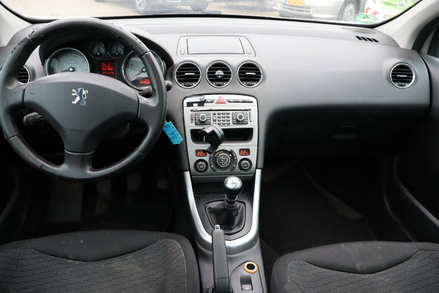 Peugeot-308-1