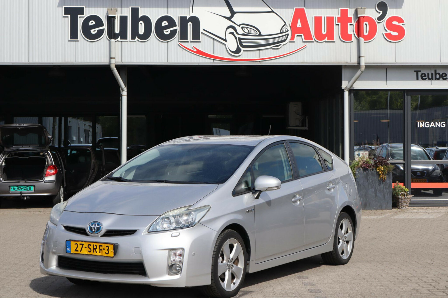 Toyota-Prius-0